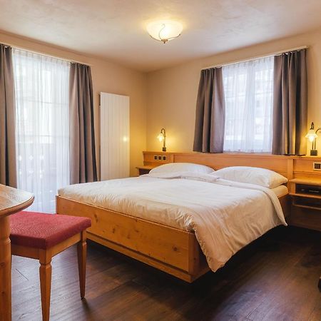 Guesthouse By The Rex Zermatt Exteriör bild